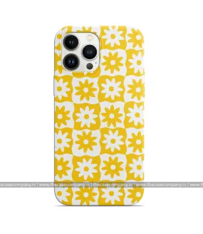 Checkered Daisies Retro Floral Case