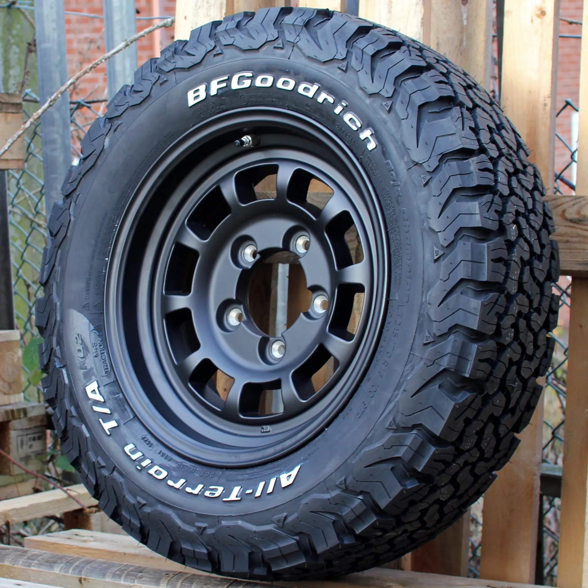 HIGH PEAK J-01 Wheel & Tyre Package for Suzuki Jimny (1998 )