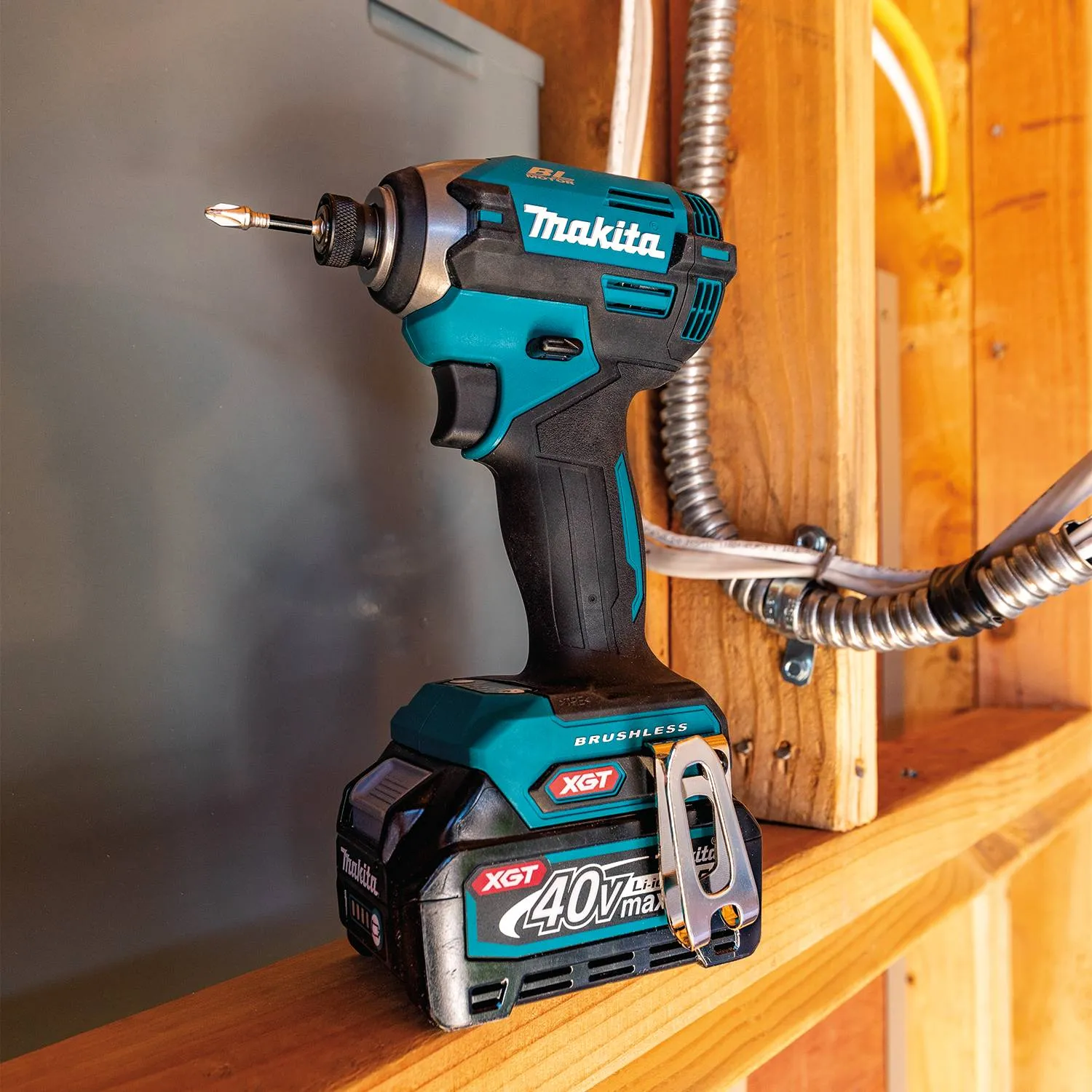 Makita GDT02D 40V max XGT Brushless Cordless 4 Speed Impact Driver Kit