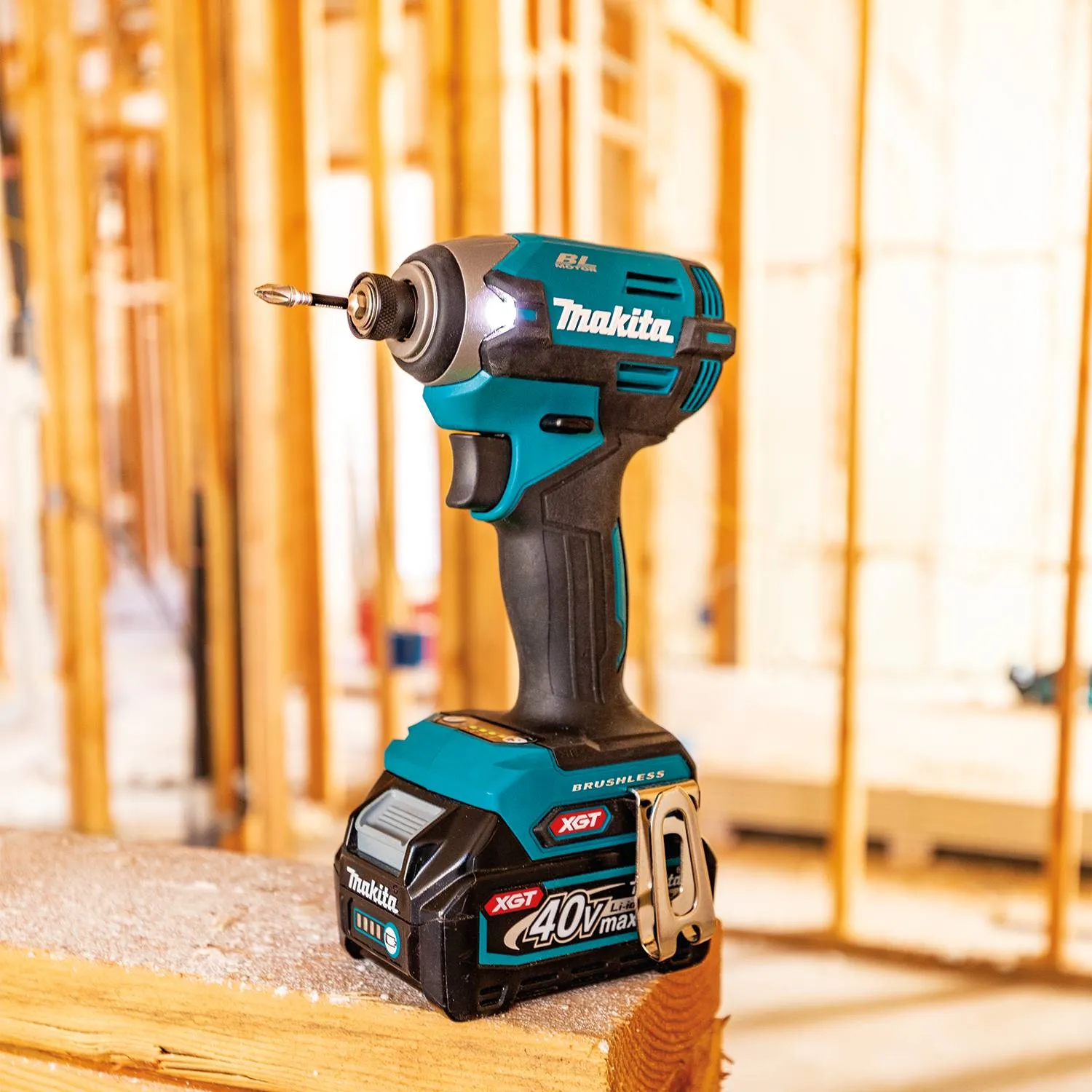 Makita GDT02D 40V max XGT Brushless Cordless 4 Speed Impact Driver Kit