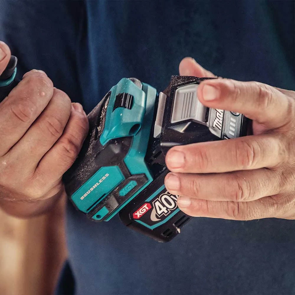 Makita GT200D 40V MAX XGT Brushless Cordless 2 PC Combo Kit w/ 2.5 AH Batteries