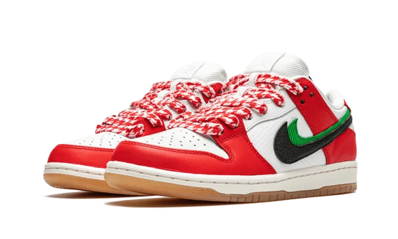 Nike SB Dunk Low “Habibi”