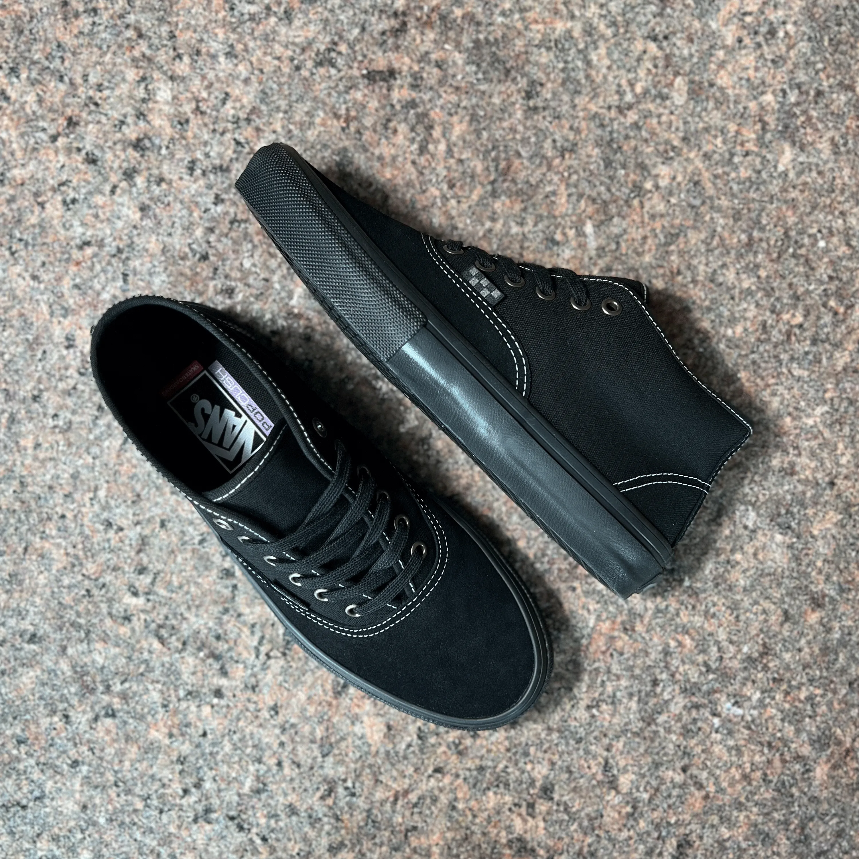 SKATE AUTHENTIC MID - BLACKOUT