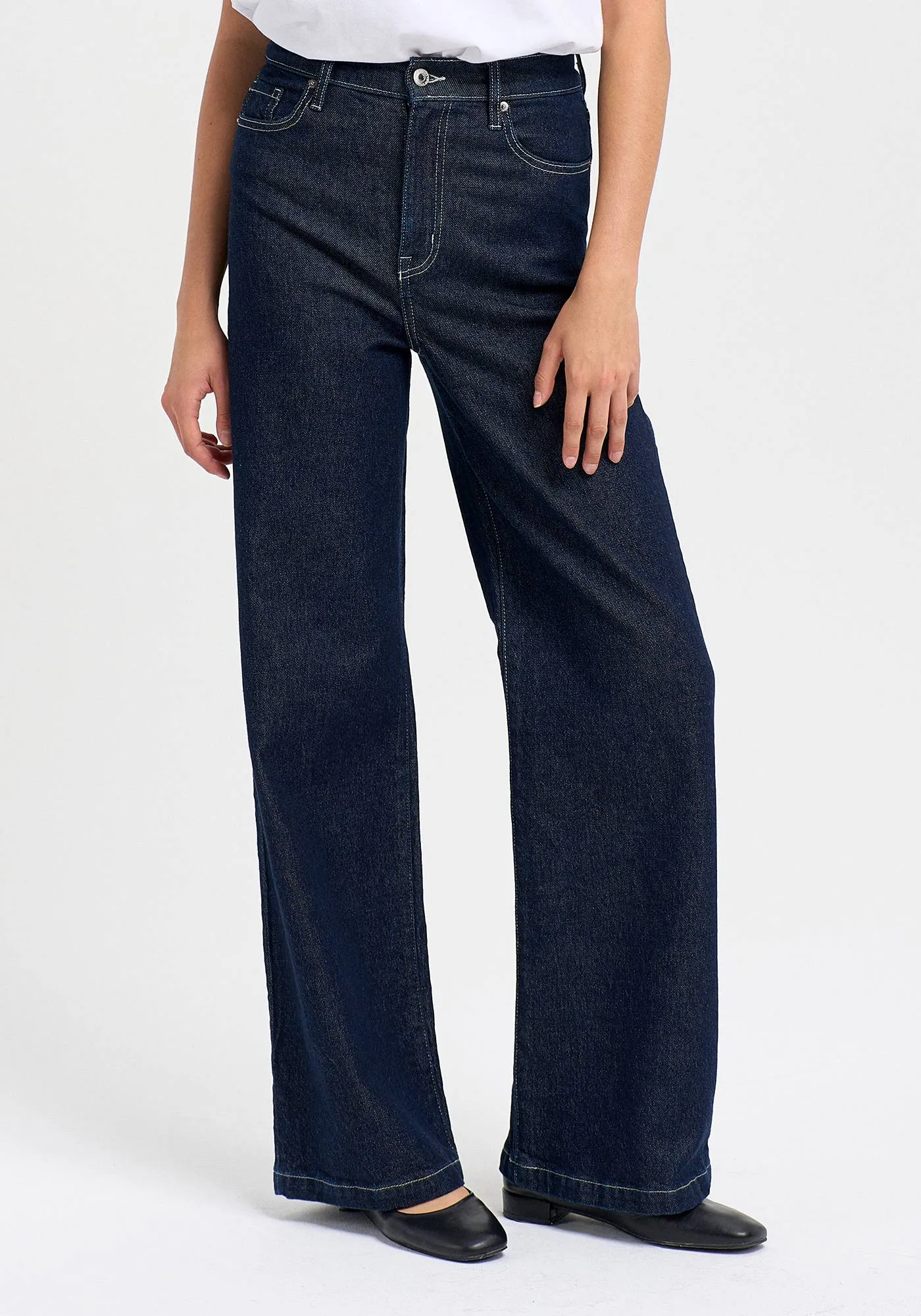 Zoe High Rise Straight Jean